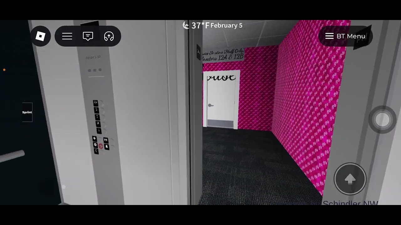 Лифт KONE Traction Elevator 5 1/2 в отеле Broadway Street Hotel в Roblox City.