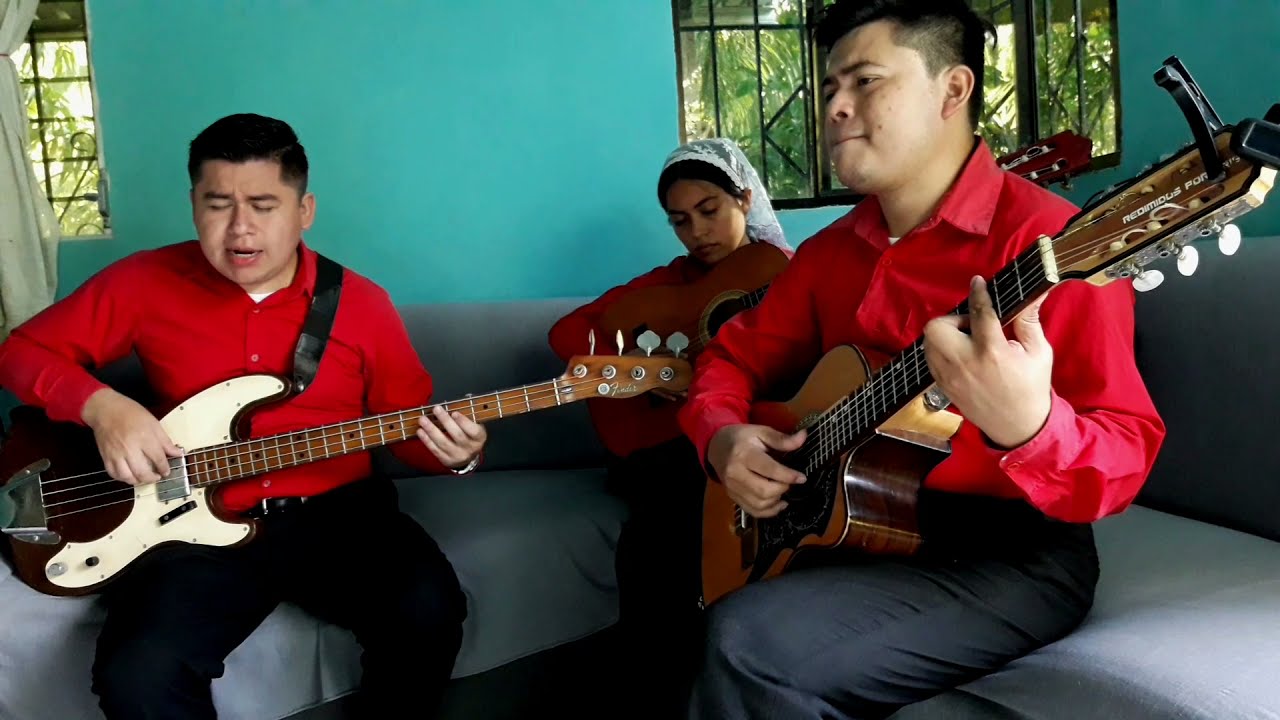 Cristo es La peña de Horeb - Trio Redimidos por Cristo