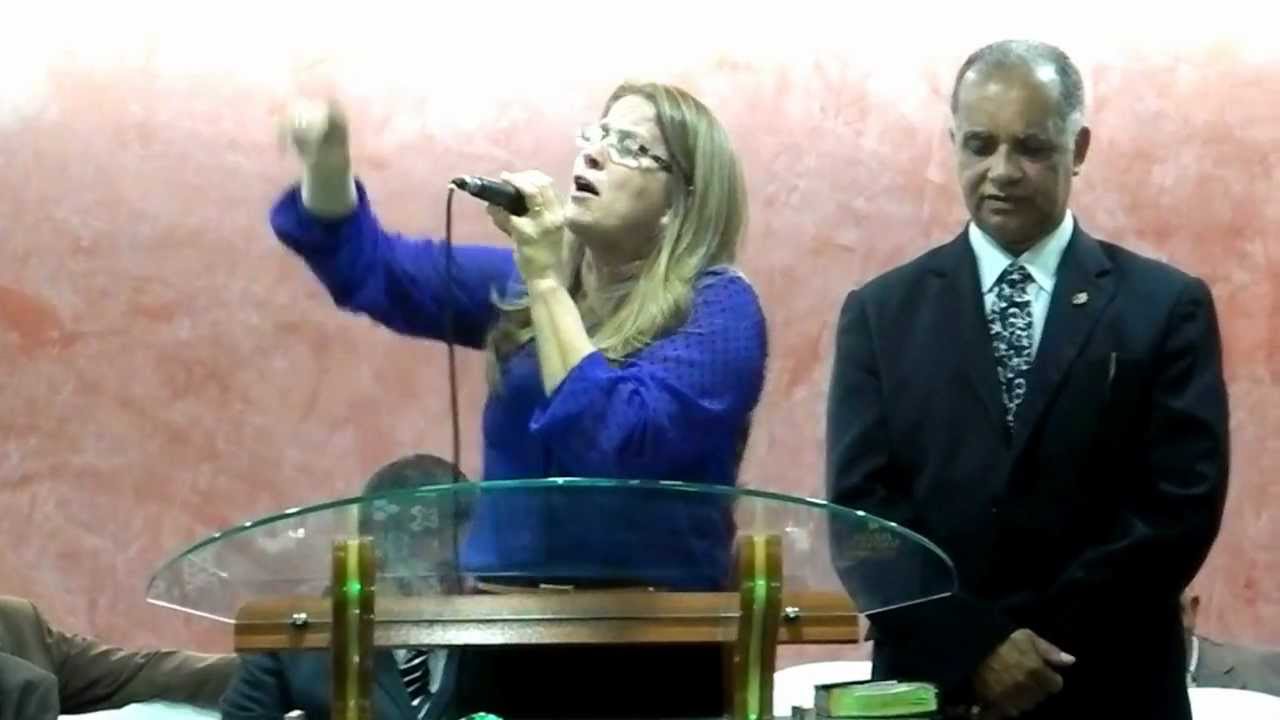 Cantor Ivanildo Silva e esposa na AD Salvador Lyra