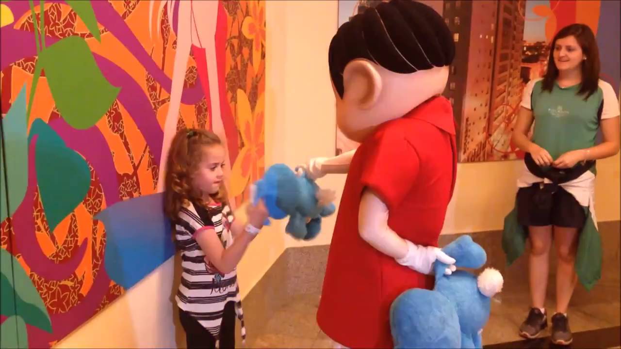 MONICA  ENTREGANDO UM SANSÃO