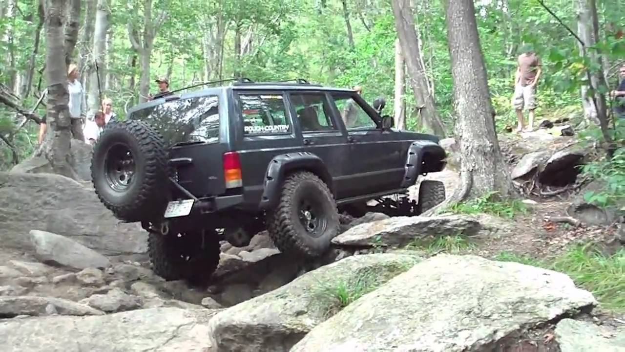 Lifted 2001 Jeep Cherokee XJ with 6.5
