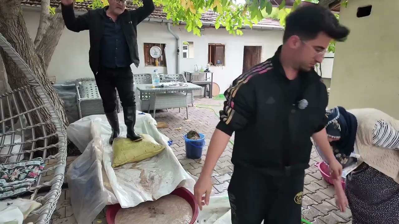 Bahale Üzüm Pekmezi Yapıyoruz Üzümleri Ezdik Süzdük Haşat Olduk