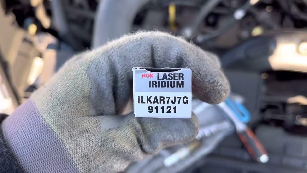 Cambio de bujías a Renault Clío IV sale en el cuadro Revisar injeccion.