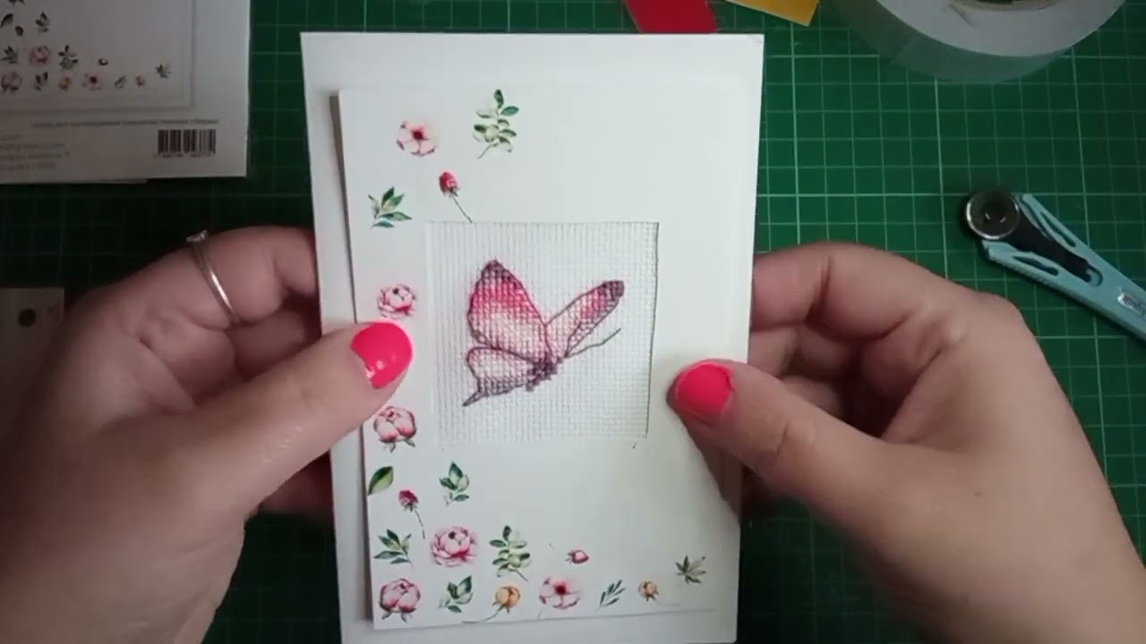 ¿Queréis ver el montaje de la tarjeta con la mariposa de punto de cruz? #puntodecruz #crosstich