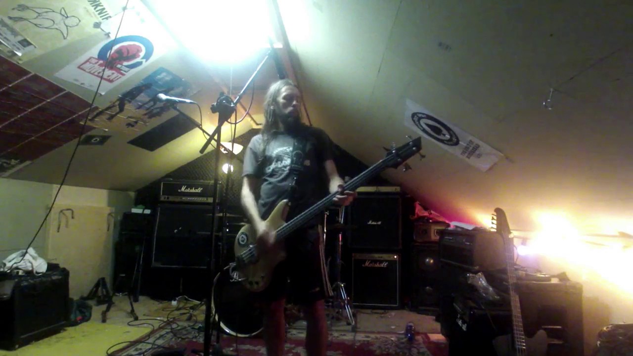 MOT&Ouml;RHEAD - OVER THE TOP - LEMMY STYLE - BASS COVER - LYRICS