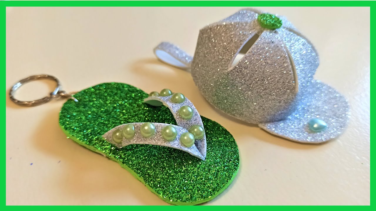 TUTORIAL LLAVEROS de Goma Eva, Foami con forma de ZAPATOS Y GORRA paso a paso (regalar, vender)