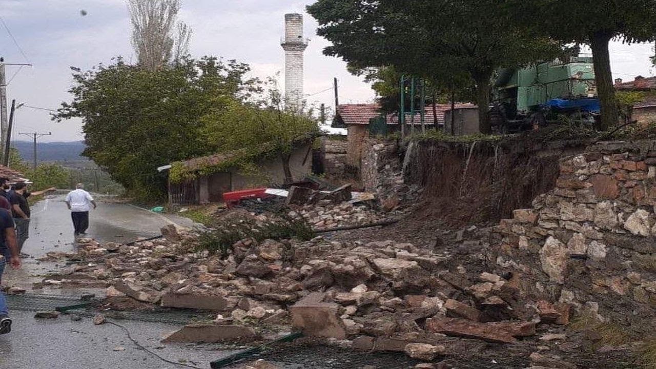 Bursa'nın Harmancık il&ccedil;esinde sağanak ve taşkın hasara yol a&ccedil;tı
