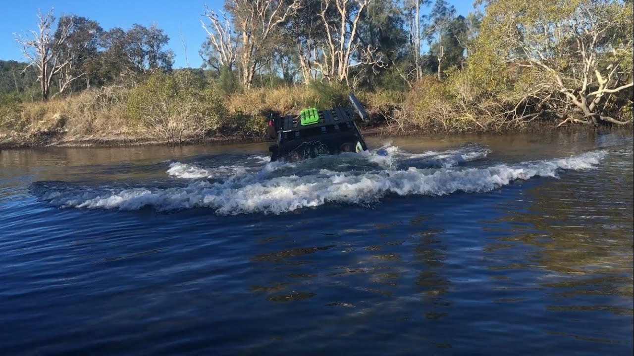 Awinya Creek Fraser Island, deep 4x4 river crossing