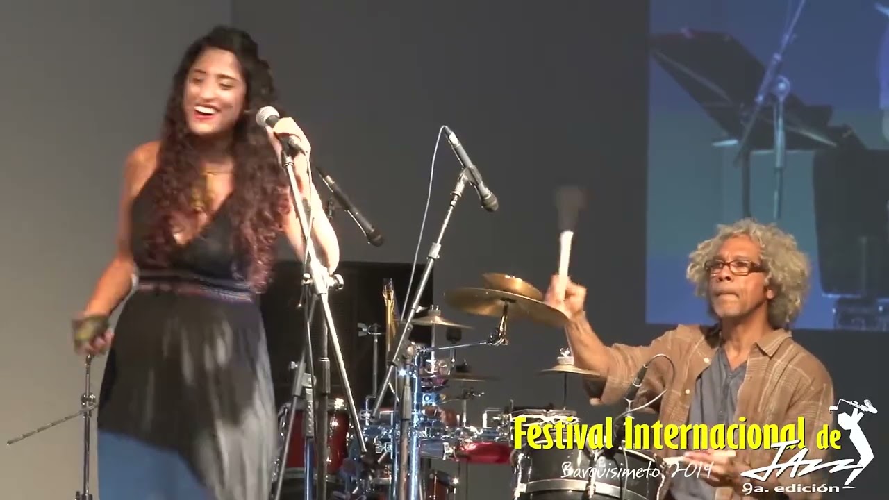 VALENTINA Y NOS : 