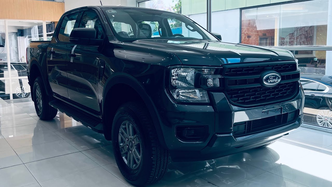 2024 Ford Ranger XL  2.0L Si-Turbo  4WD 6 AT ?  | Interior and Exterior  - Grey Color