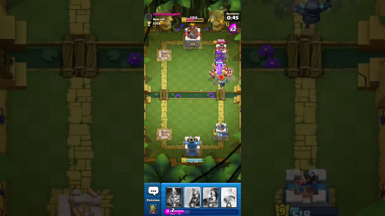 Jogando uma partidinha de Clash 👑👑👑