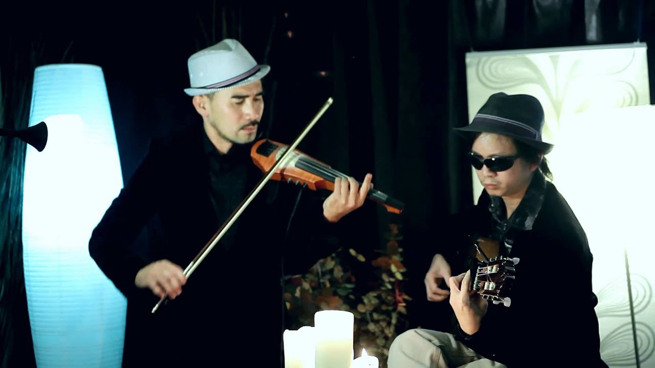 Chiec la thu phai - trinh Cong Son  Nguyen duc dat Guitarist va Luan Vu violinist