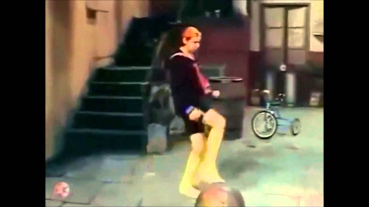 Quico se prepara para patear