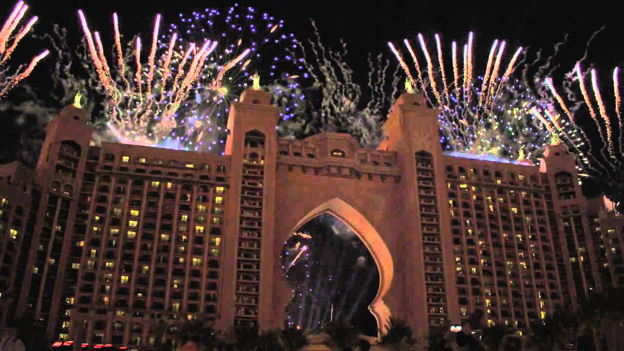 Atlantis welcomes New Year 2015 with spectacular fireworks