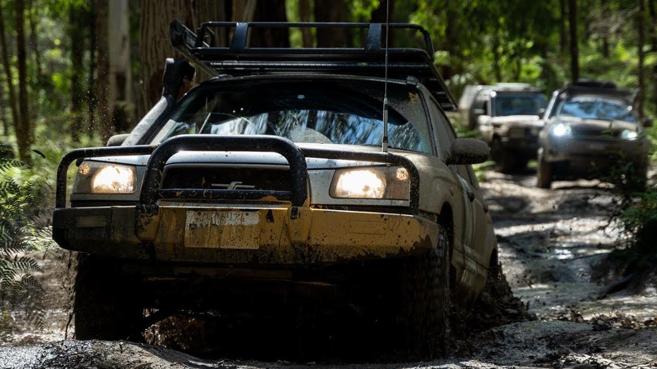 Поднятый экипаж Forester Crew преодолевает грязевые трассы!