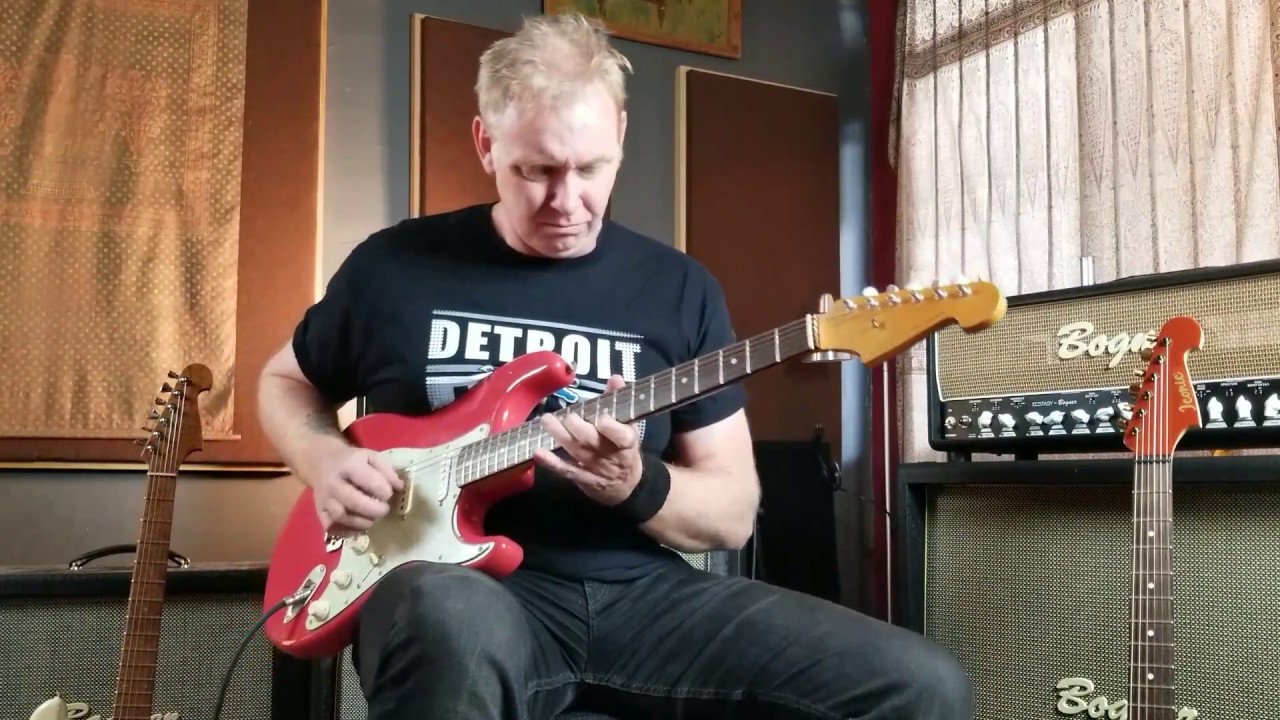 Jeff Marshall demos an Iconic Guitars 62S