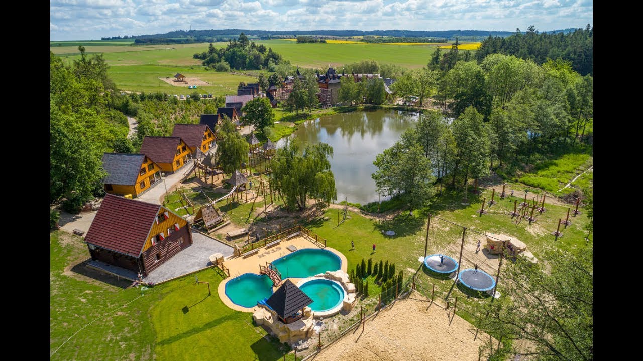 Přelet nad Outdoor Resortem Březov&aacute;