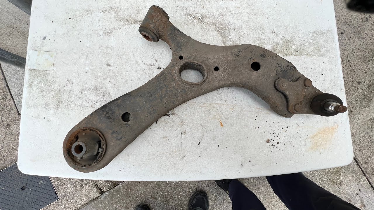 Toyota Avensis, D4D, 2.0, T270, Front Right Control Arm Replacement 2008 to 2015.