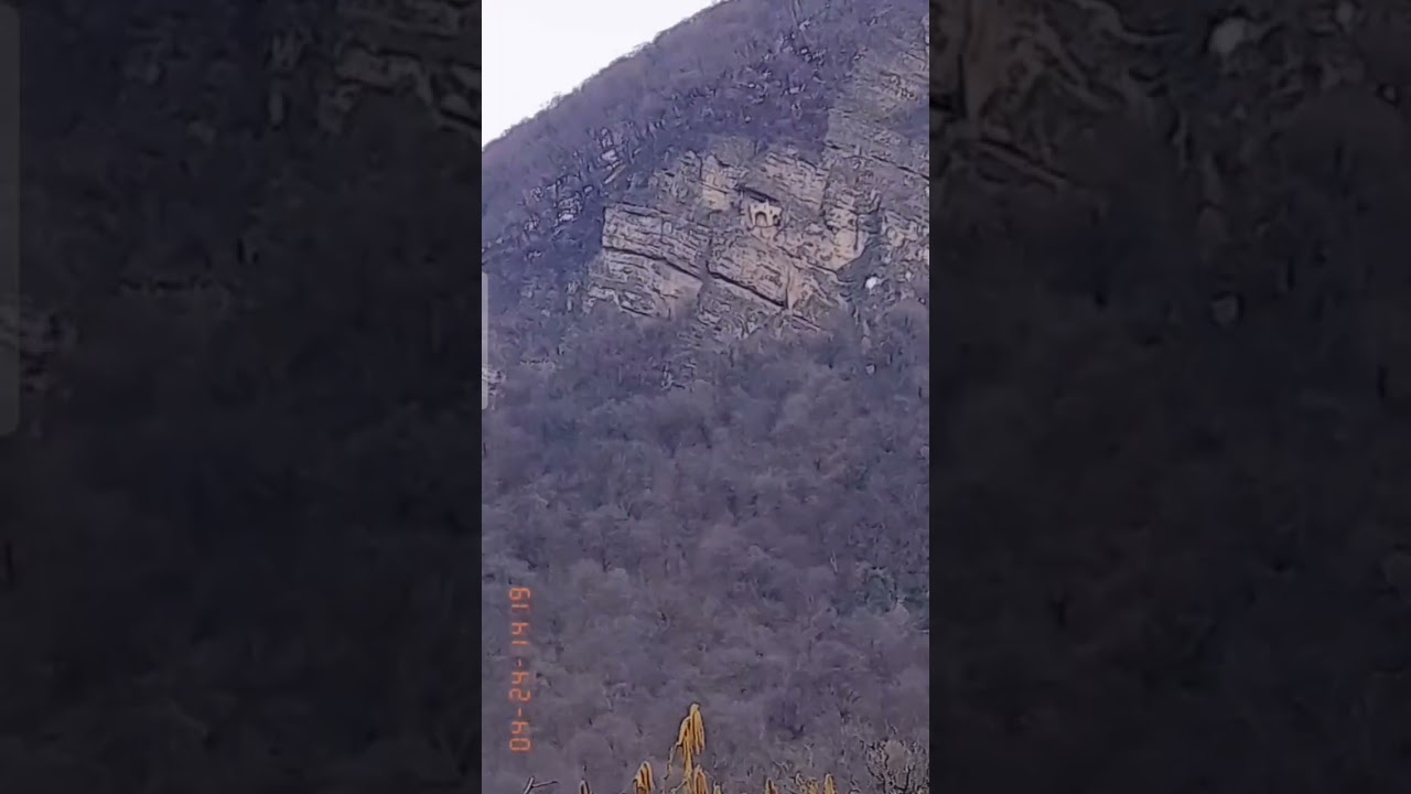 Bizimləsən Esmira xanım Zaqatalada! Yuxarı Çardaqlar kəndinin Pəri Qala abidəsində 😯