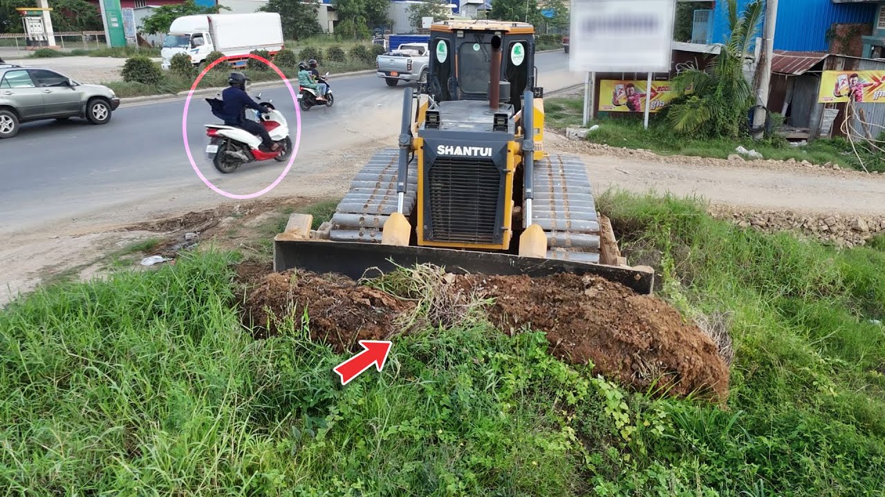 Process good job !! Expert Bulldozer Push Clear & 25t Dump Trucks filling soil