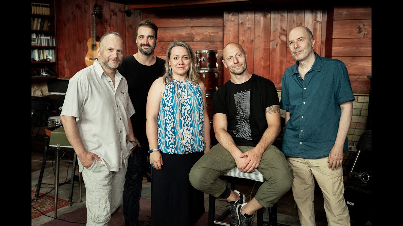 Virág & Ryan Quinn ENJOY THE SILENCE- Depeche Mode cover (Sounday Studio Session)