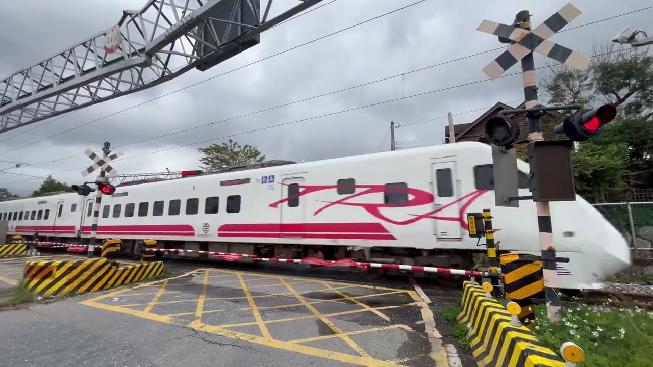台鐵417次TEMU2000型普悠瑪自強號通過(永興村(ㄧ)平交道)