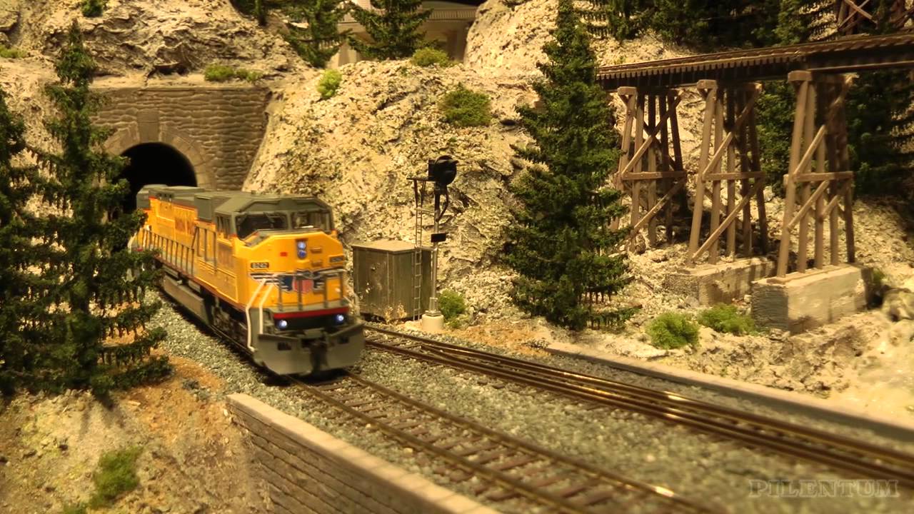 Wonderful US model railroad layout in HO scale