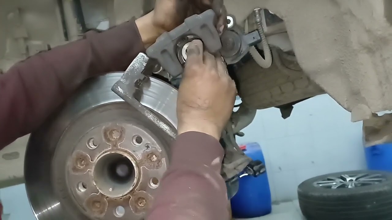 Mahindra XUV700 rear brake pad replace without special tools  #automobile #mahindra #mechanic