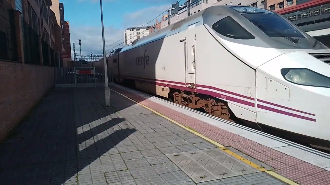 Alvia S 730 (Rama 19) destino Barcelona Sants entrando en la estación de Ponferrada 