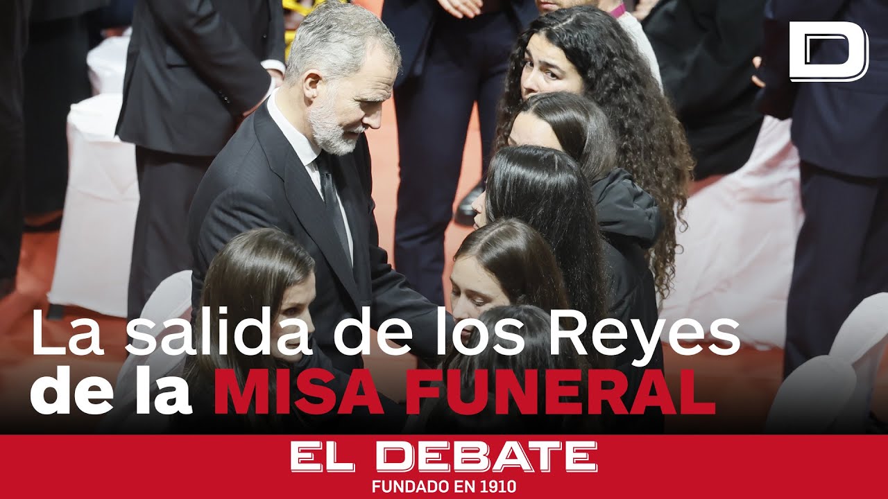 Los Reyes, aclamados a la salida de la Misa Funeral por las víctimas de Adamuz