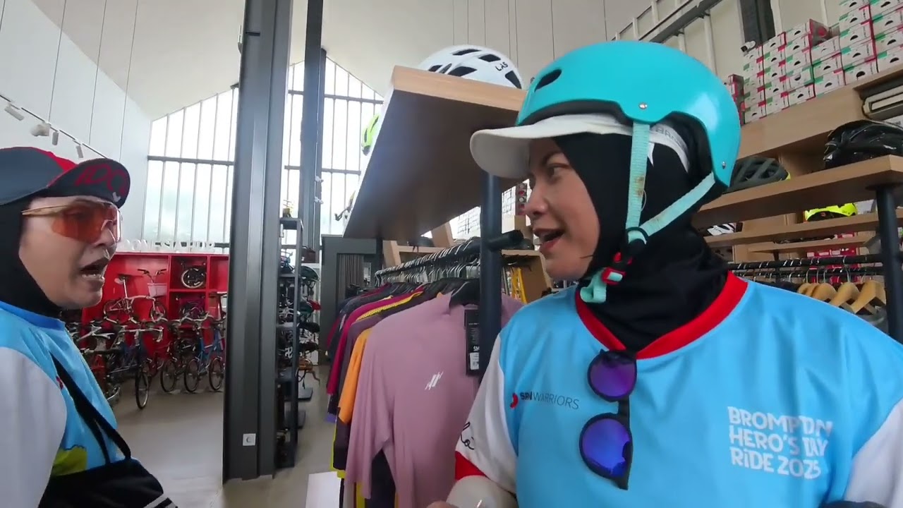 MELIMPAH KAMPUNG SEPEDA BROMPTON DI SPIN WARRIOR DIIRINGI 3 PEMUDA BERBAHAYA