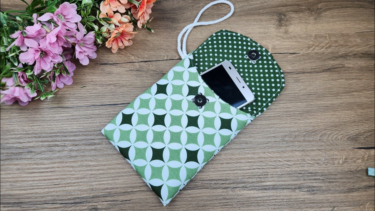 Magnetic Button Wristlet Bag – Easy and Stylish DIY