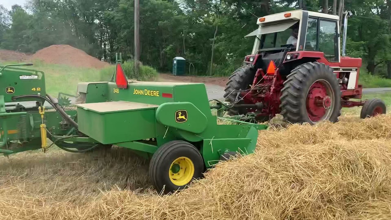 IH 986 putting in work on the fields