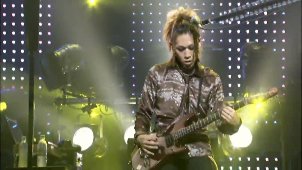 18. May Day  - Tent  Live performance Budokan 2009