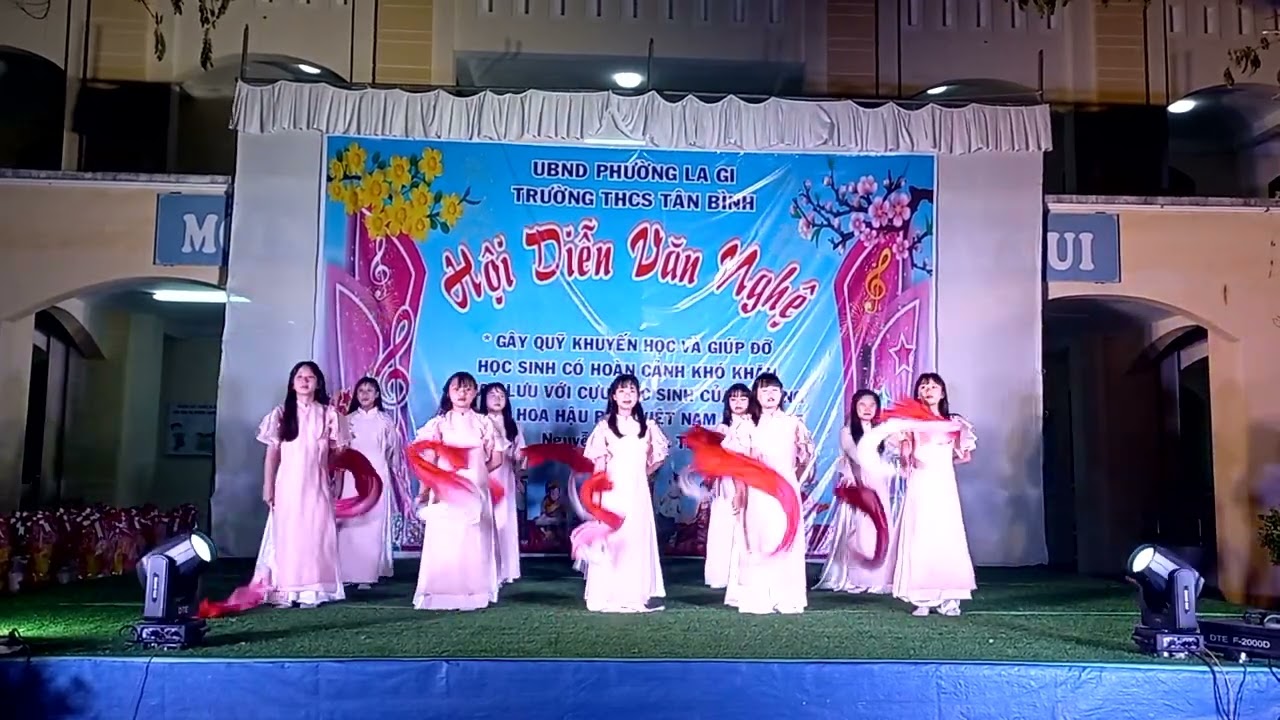 Tiết mục khai mạc đêm văn nghệ mừng Đảng mừng xuân của trường THCS Tân Bình năm 2026.