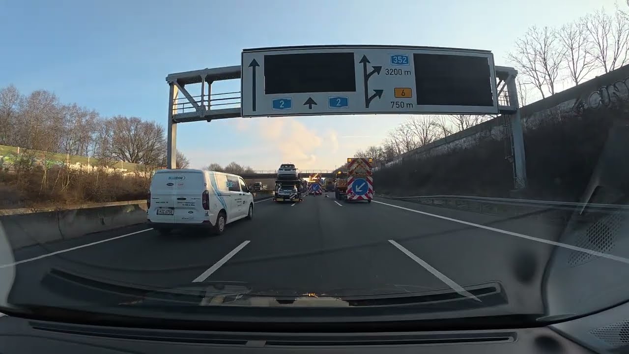 Уложил фуру на бок.