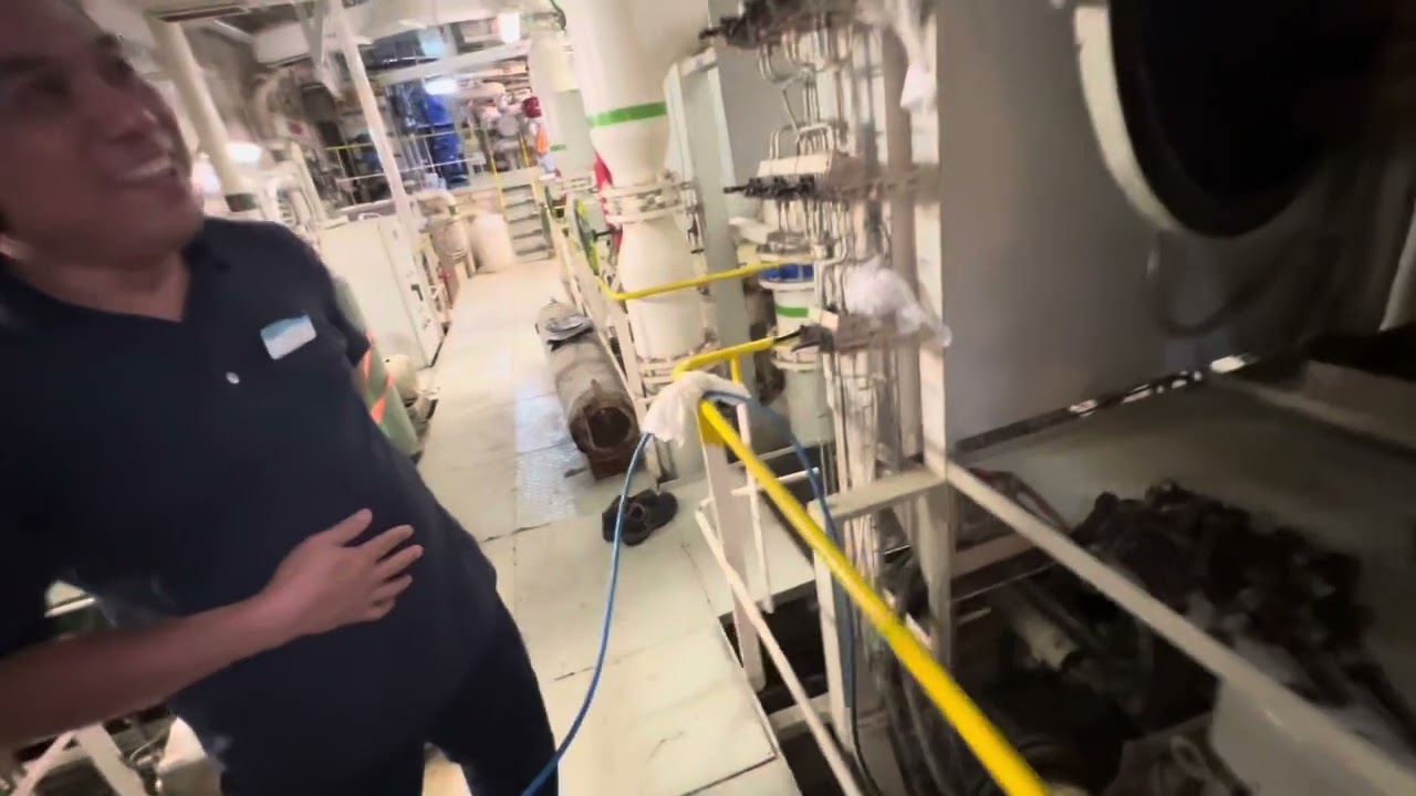 Sundot ng Chiller condenser (HVAC Technician)