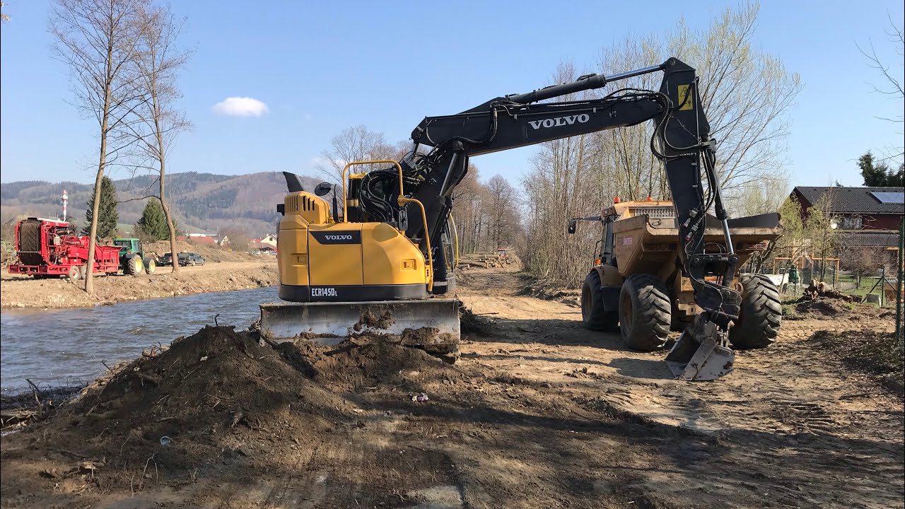 Digging with Volvo ECR 145 DL / Landscaping / Loading Hydrema 912