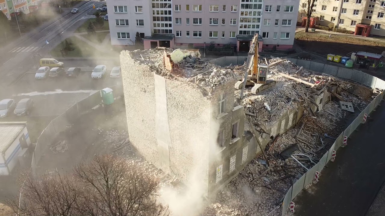 Wyburzanie kamienicy w Pile