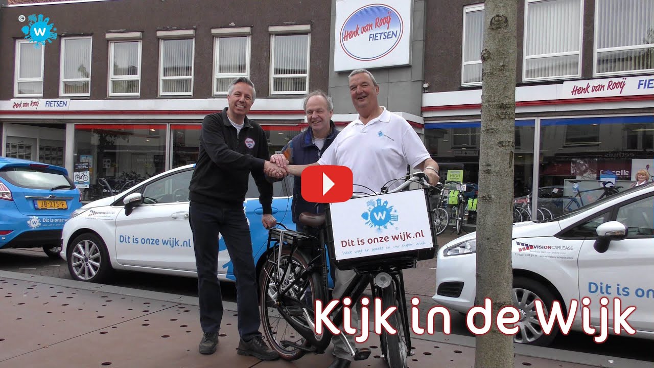 Ditisonzewijk vrijwilliger ontvangt fiets van Henk van Rooij Helmond
