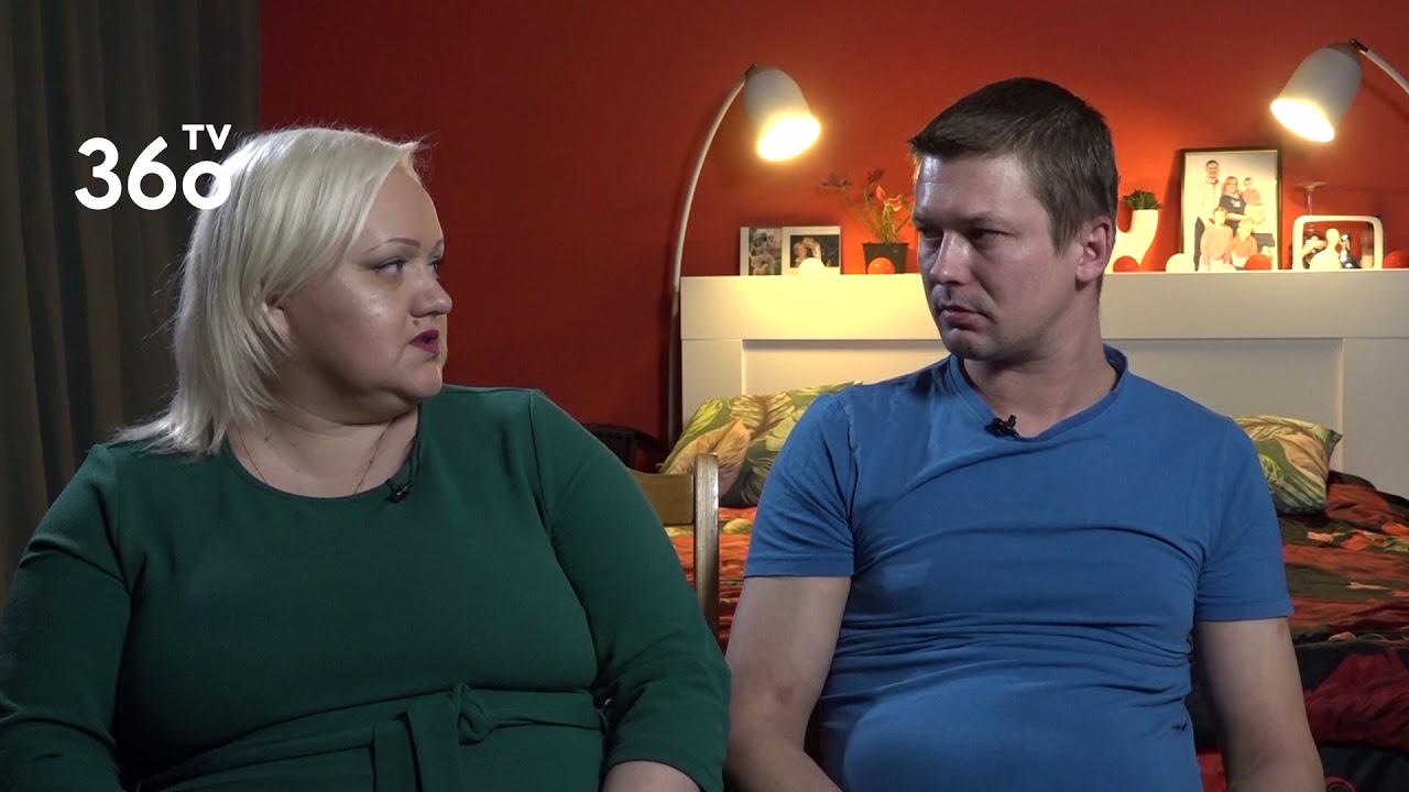 “Ģimene burkā” – sievu pārsteidz vīra pārmetumiem par “zāģēšanu” un viņa dusmās pamet interviju