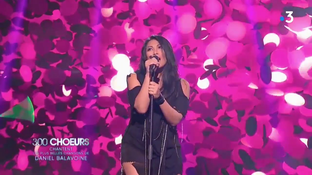 Anggun performing Vendeurs de larmes (Daniel Balavoine)