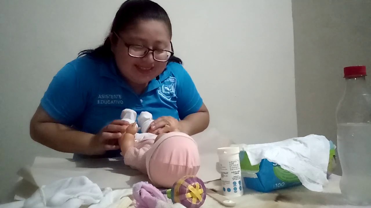 16 pasos para cambio de pañal de niños lactantes y maternal.