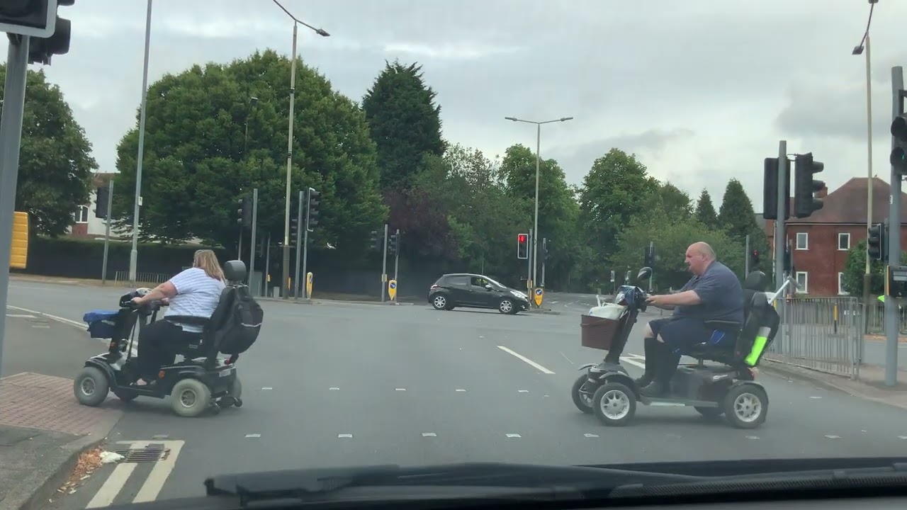 WIGSTON TIGHT MINI ROUNDABOUT(MILLIGAN ROAD)