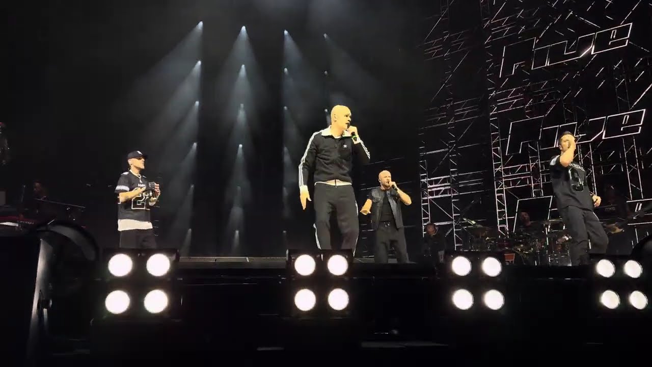 FIVE Live in Leeds - 29 November 2025 - Keep on movin' tour - UK First Direct Arena