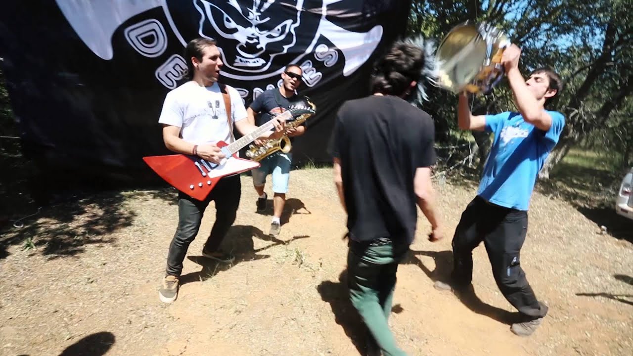 Dementes - El Lobo (Videoclip Oficial)