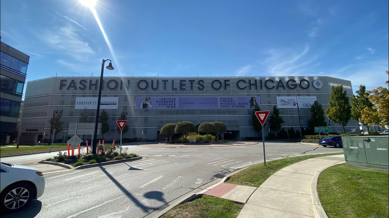 Walking from the CTA to Fashion Outlets of Chicago | Rosemont Adventure