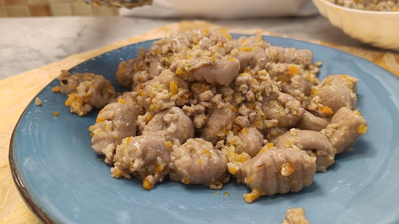 Gnocchi di castagne e patate al ragù bianco