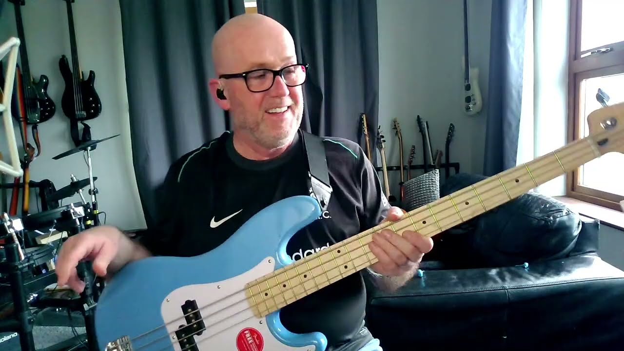 Squier Sonic Precision Bass California Blue Unboxing / Review