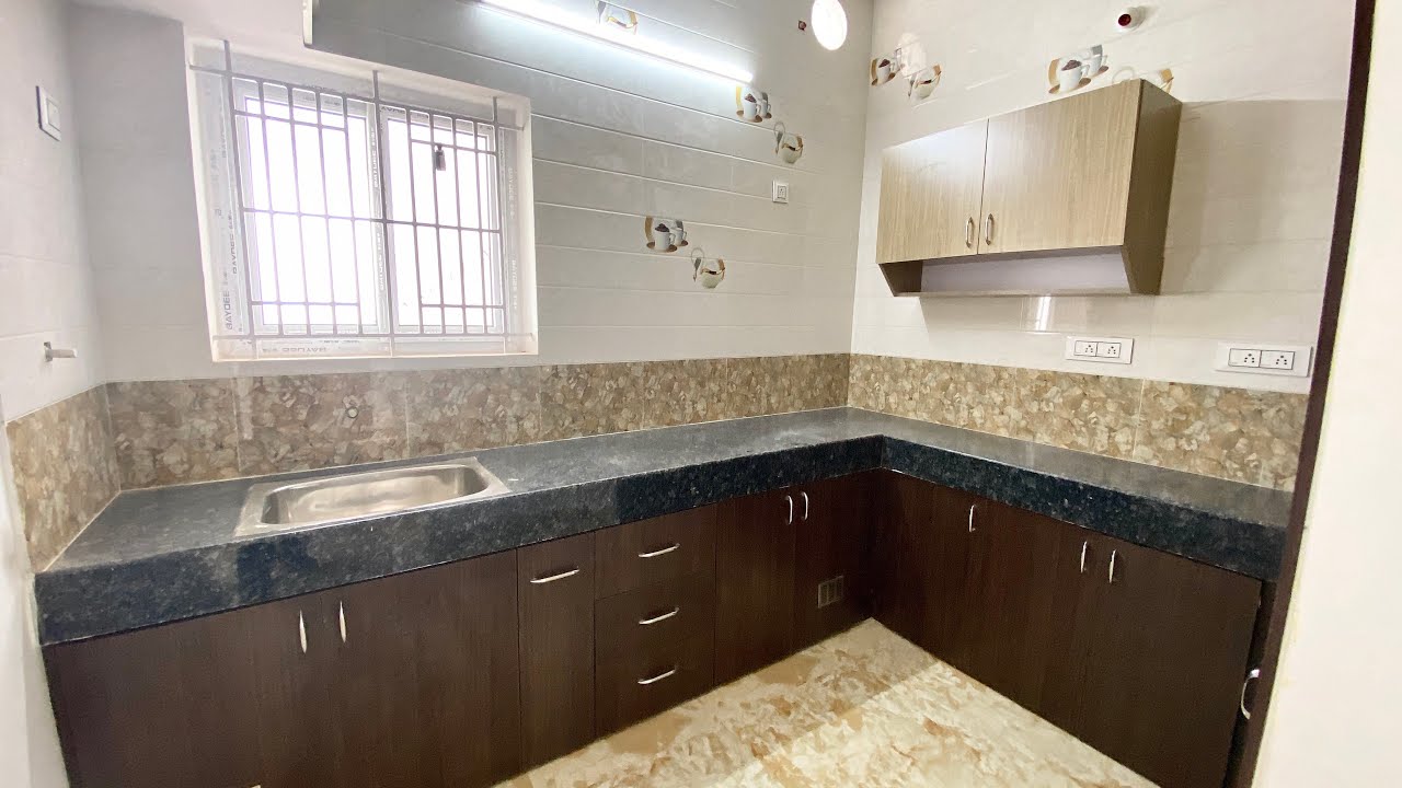 Low Budget 8x10 size Modular Kitchen Design // Wooden Cabinets// Small Kitchen Design